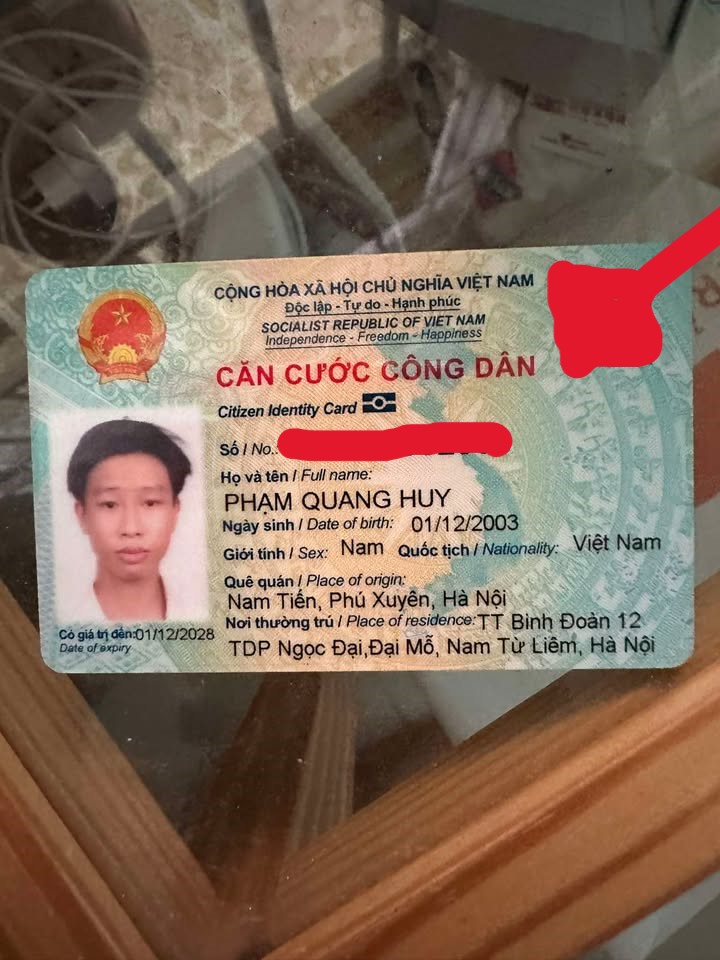 Tìm ví / Giấy tờ mang tên Phạm Quang Huy