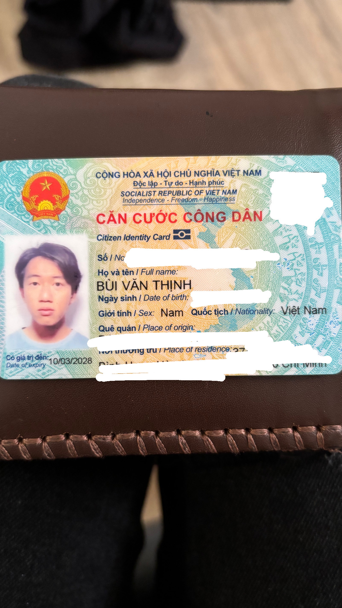 Rơi ví nâu có giấy tờ tuỳ thân ở Three O Clock Hồ Tùng Mậu Q1 TPHCM