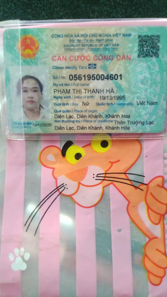 Nhặt được giấy tờ: thẻ nhân viên và cát vật dụng