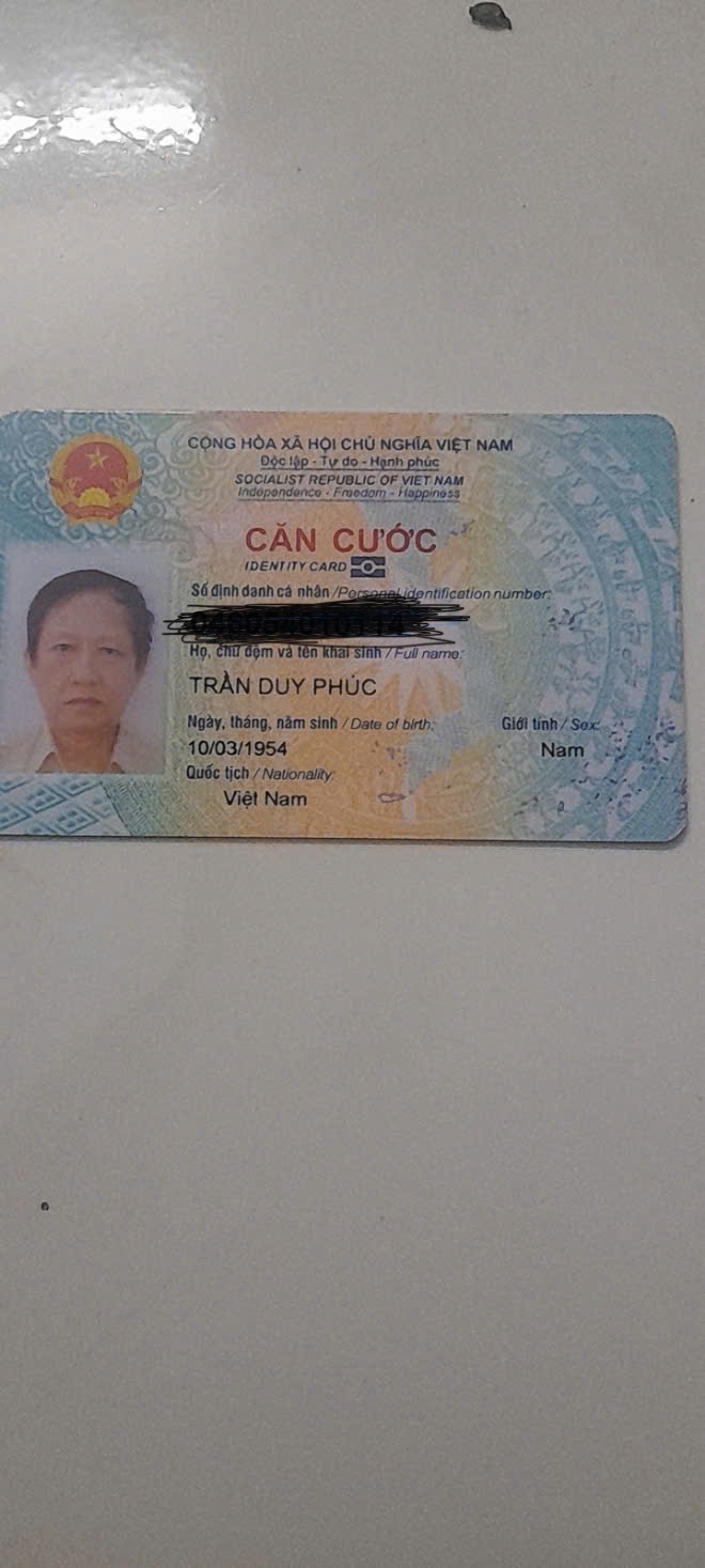 Mình có nhặt được ví của chú Trần Duy Phúc và nhùi giấy tờ thẻ ngân hàng …..