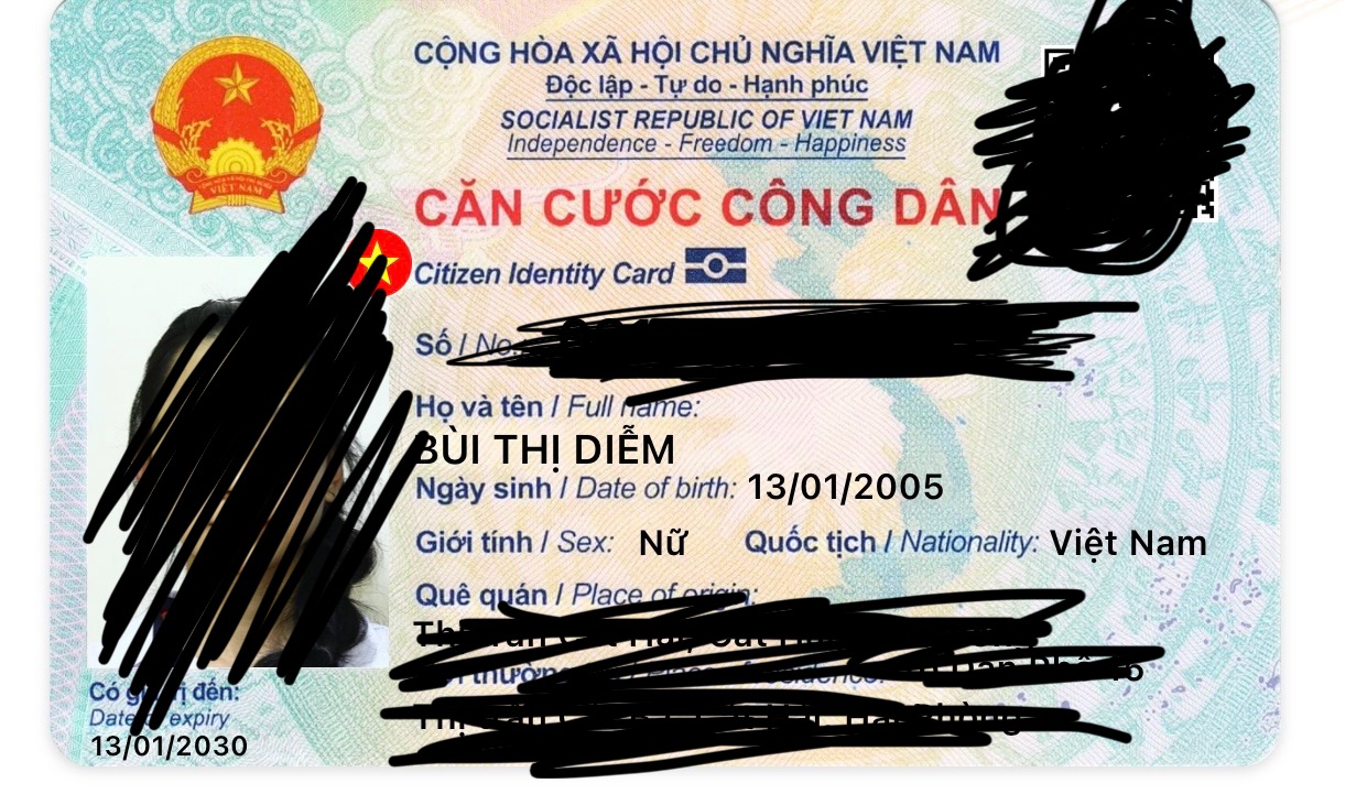 rơi áo chống nắng có ví đựng tiền và giấy tờ ở đường ra sảnh 1A 1B ga Hà Nội 