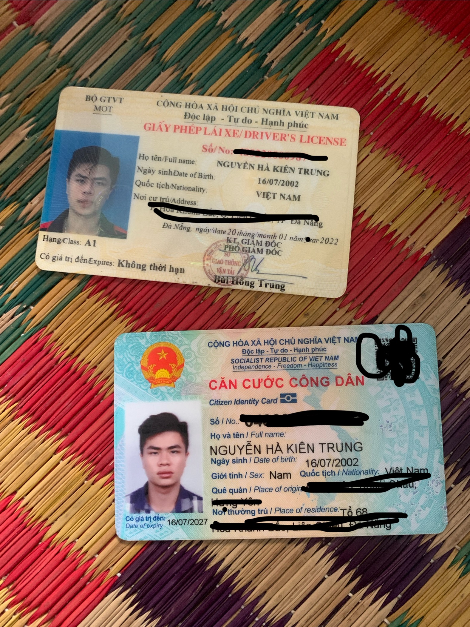 Chiều ngày 18/5 tôi có nhặt được 1 cái ví của nguyễn hà kiên trung 